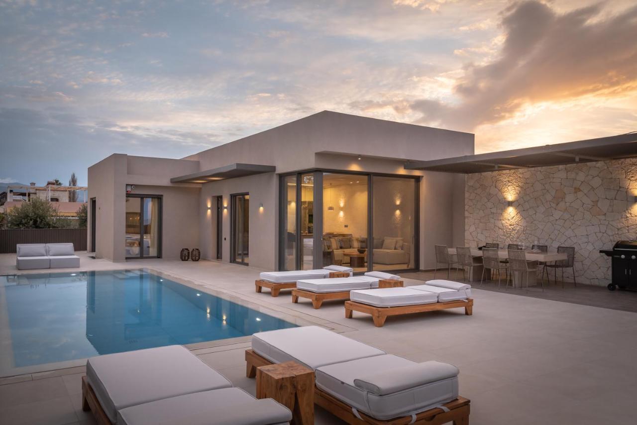 Athina Luxury Villa, With Pool & Walk To The Beach, By Thinkvilla Chania  Exterior photo